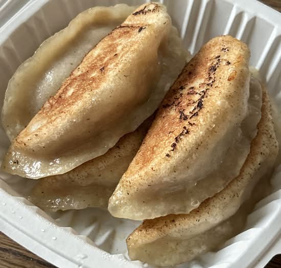 130. Pan-Fried Chicken Dumpling 雞肉鍋貼 (5)